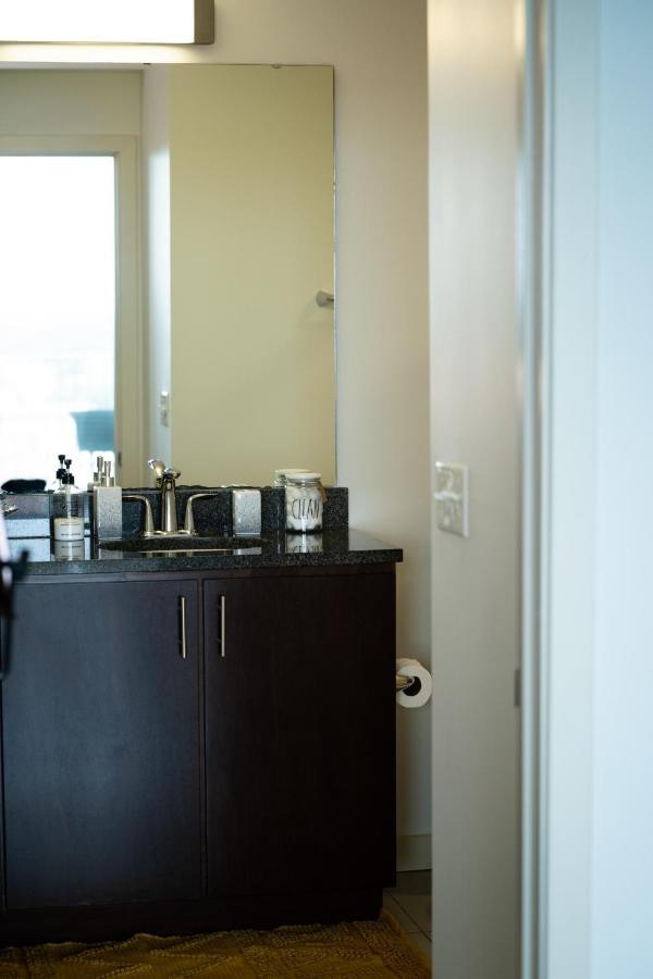 Upscale Downtown High-Rise Apartamento Raleigh Exterior foto