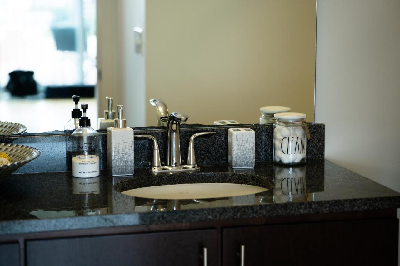 Upscale Downtown High-Rise Apartamento Raleigh Exterior foto